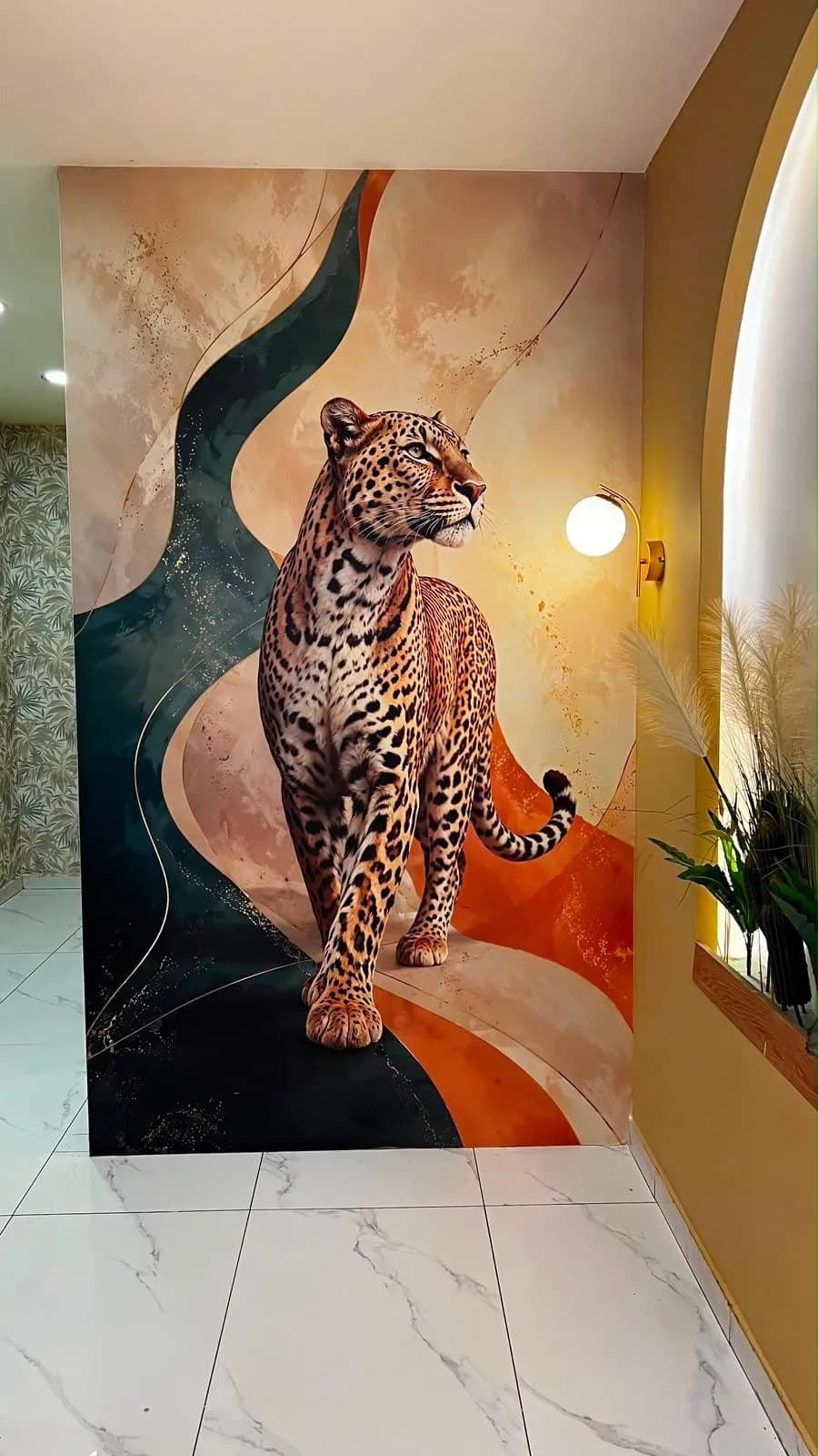 Leopar duvar resmi ve bitkili niş